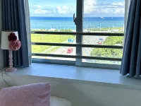 SunSea Okinawa Stunning Ocean View 2BR Sleeps 6 20 min from Airport 3 min to Shopping Mall Hotels in Urasoe