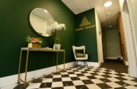 Beautiful Family Apt w/ Free Gym & Parking