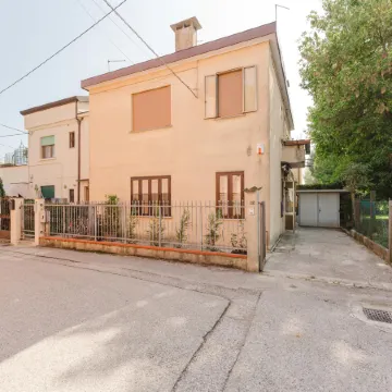 Al Pettirosso apartment with free parking - ideal for families