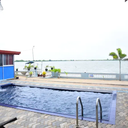 Dinuda Lagoon Hotel