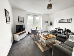 2-Bed Gourock Margaret St - Sleeps 4 - Contractors, Business & Relocations - Free Parking