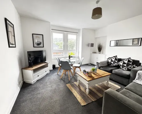2-Bed Gourock Margaret St - Sleeps 4 - Contractors, Business & Relocations - Free Parking Hotels in Gourock