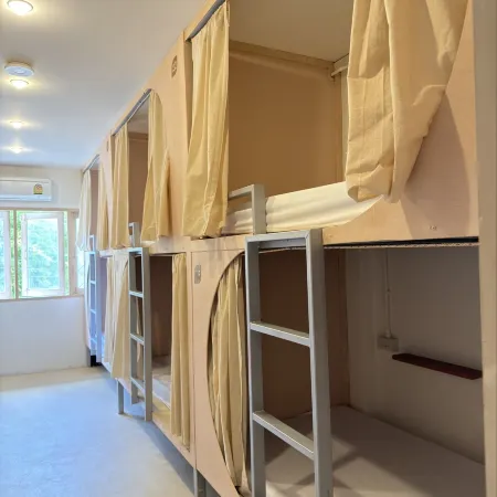 Laila Hostel Отели рядом с достопримечательностью «Музей Уб Кхам»