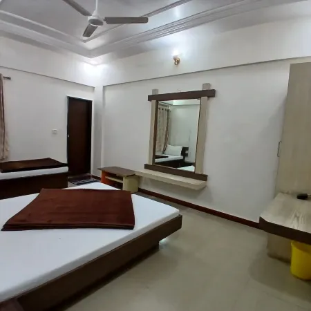 Hotel Roshan Palace