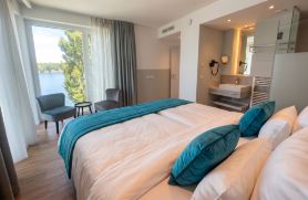 H24 โรงแรม เบอร์ลิน กรึนนาว