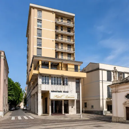 Hotel Innova