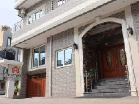 Hayyat Luxury Hotel ラホールのホテル