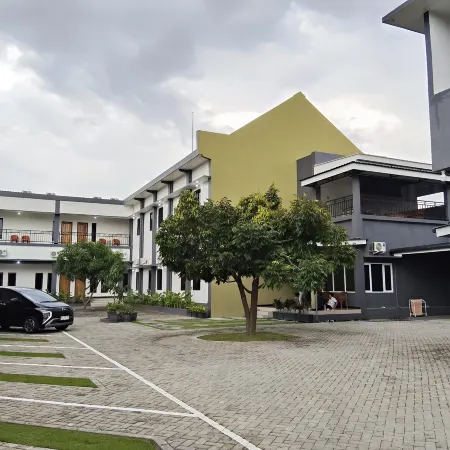 RR - 2 Syariah Hotel SLG