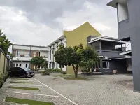 RR - 2 Syariah Hotel SLG Hotels in Ngasem