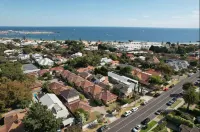 Bright 2B Hampton Coastal Getaway Steps From Beach Hotel a Hampton