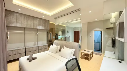 King Bed Mount Austin Palazio 2pax Luxury