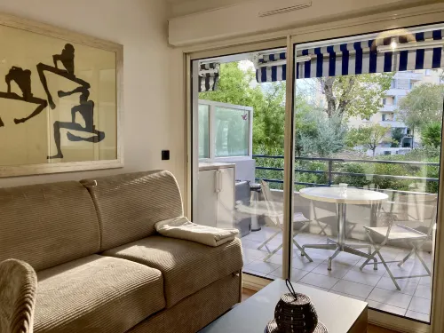 New Studio Apartment in Cannes with Private Parking and Swimming Pool