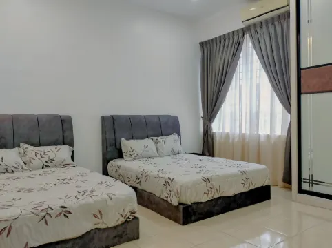 18 Pax New Stylish Semabok 4Br House 5 mins to town