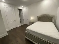 Modern. Bright. Brand New central North York home โรงแรมในโตรอนโต