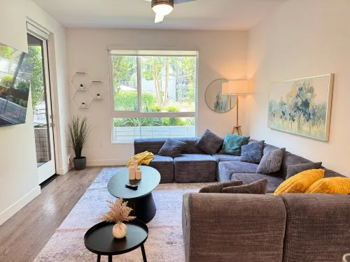 Charming 2BR Retreat W/Pool&Gym near Disneyland
