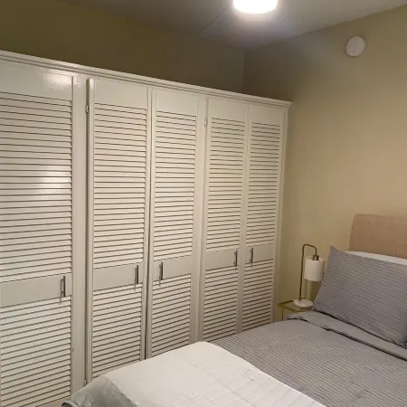 Comfy, Spacious Apartment near the beach