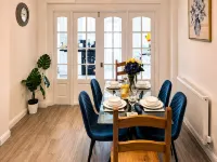 East London Home|Parking|Garden & Self Check-In Hotels in Dagenham
