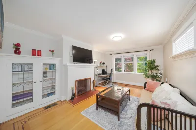 Elegant 3BR W Vancouver near UBC/ Free Parking