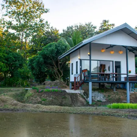 The Farmer Farm Stay & cafe