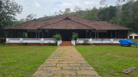 Highland Estate Отели рядом с достопримечательностью «MEIL PKG-3 CAMP»