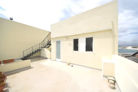 Superb medieval house sea views Отели в г. Senglea