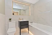 Modern 2 bedroom apartment with free parking