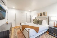 Designer Living Pet-Friendly UNR 2BR 1BATH