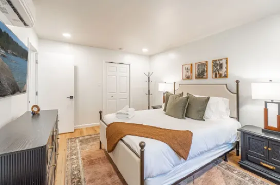 Designer Living Pet-Friendly UNR 2BR 1BATH