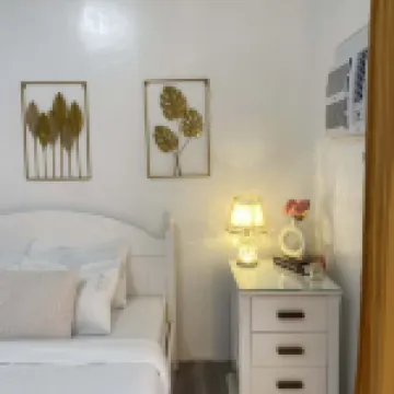 Amani by Hernz l With Balcony l Pool View l Rentals l Staycations l Airport