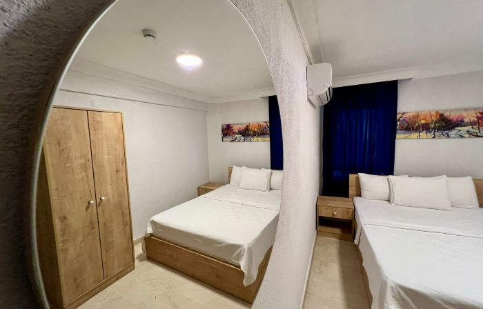 Ados Hotel