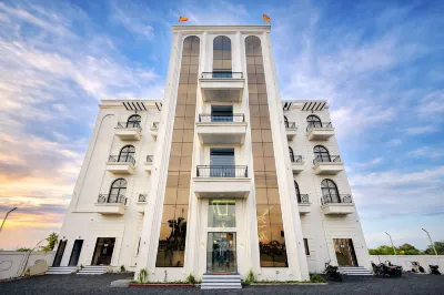Mandhata Riverview Palace Hotel a 