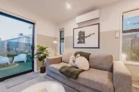 Misty Meadows Manor - Your Urban Oasis