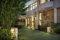 Private villa Central Bangkok, Skytrain, 3 Malls, 5 Bedrooms, Garden BBQ - Villaer