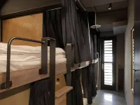 Meow Day Hostel Hotels near Wanhua District
