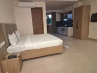 Star Residency Studio room near Medanta Hospital - New