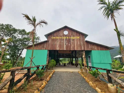 Cow Barn Cafe and Lodge Preah Vihear - 停車場