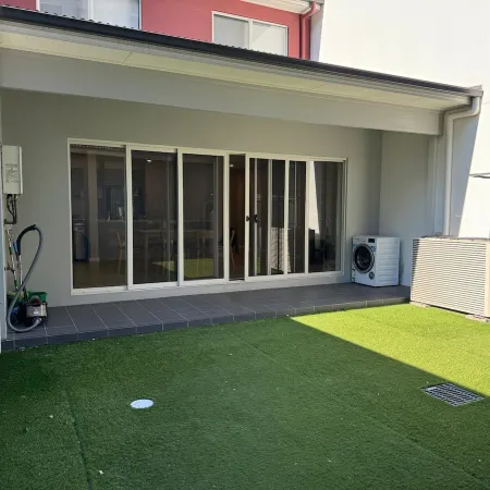 Spacious & Quiet 4BR, 3BA Home City Centre Walk to Train & Shopping