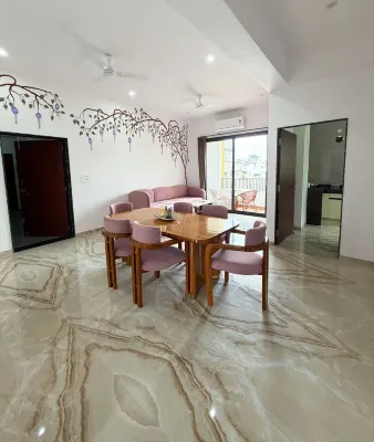 The Wisteria House - A 3BHK Suite in the city centre - balkon