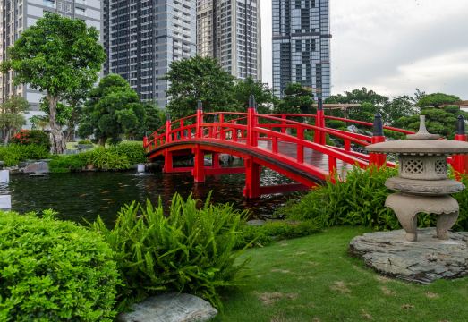 Vinhomes Central Park 아파트의 야외 수영장