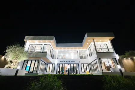 Panita Poolvilla Отели в г. Photharam