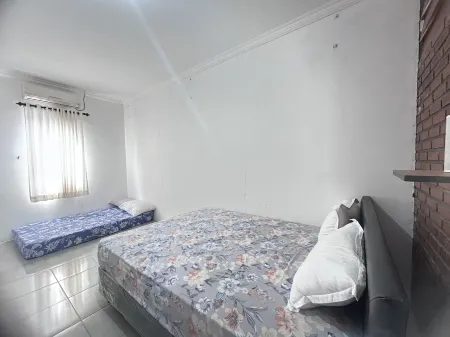 Annet Homestay Yogyakarta Отели в г. Sleman