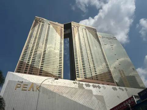 The Peak Service Apt By David