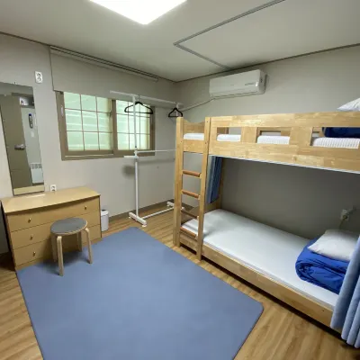 ganderak guesthouse Các khách sạn gần Trường bách khoa Korea Polytechnic Jeju