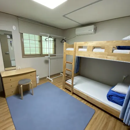 ganderak guesthouse Отели рядом с достопримечательностью «Корейский политехнический университет в Чеджу»