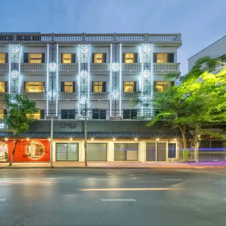 U TOR Yaowarat - Bangkok Chinatown Отели рядом с достопримечательностью «Улица Яоварат-роуд»