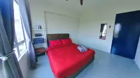 2-5pax Sunshine Beachfront, Wifi, 50"TV, FREE PARKING & POOL - 2-Star