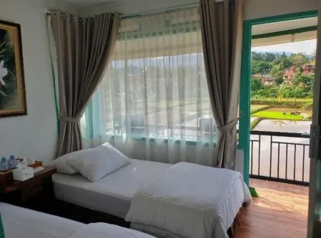 Jatimas Hijau Hotel & Villa Отели рядом с достопримечательностью «Таман Сафари Индонезия Богор»