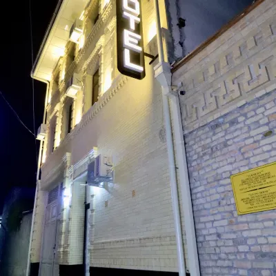 The Moonya Hotel Hotels near Qo‘sh hovuz masjidi
