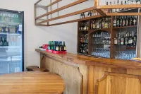 Mkomazi Hotels and Camp Sites - ที่มีบาร์