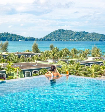 รูปภาพของห้องพักสำหรับครอบครัวริมชายหาดพร้อมสระว่ายน้ำ 2 ห้องนอน ป่าตอง ภูเก็ต